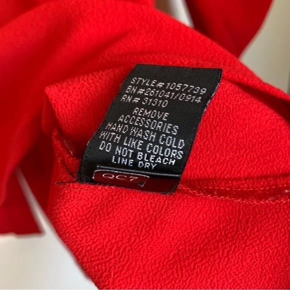 By & By Red 3/4 Sleeve Blouse, size M - Picture 6 of 8